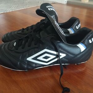 Umbro  Speciali Pro 24  FG Soccer Cleats